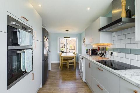 3 bedroom semi-detached house to rent - Brading Close, Southampton
