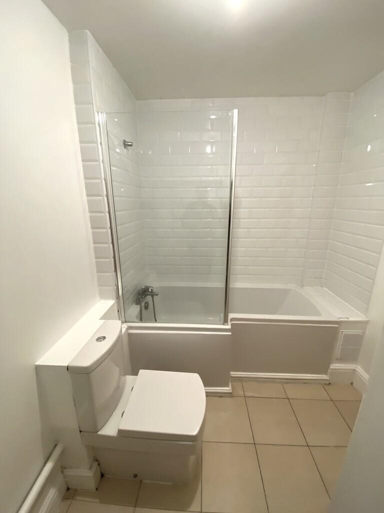 Bathroom (a).jpg