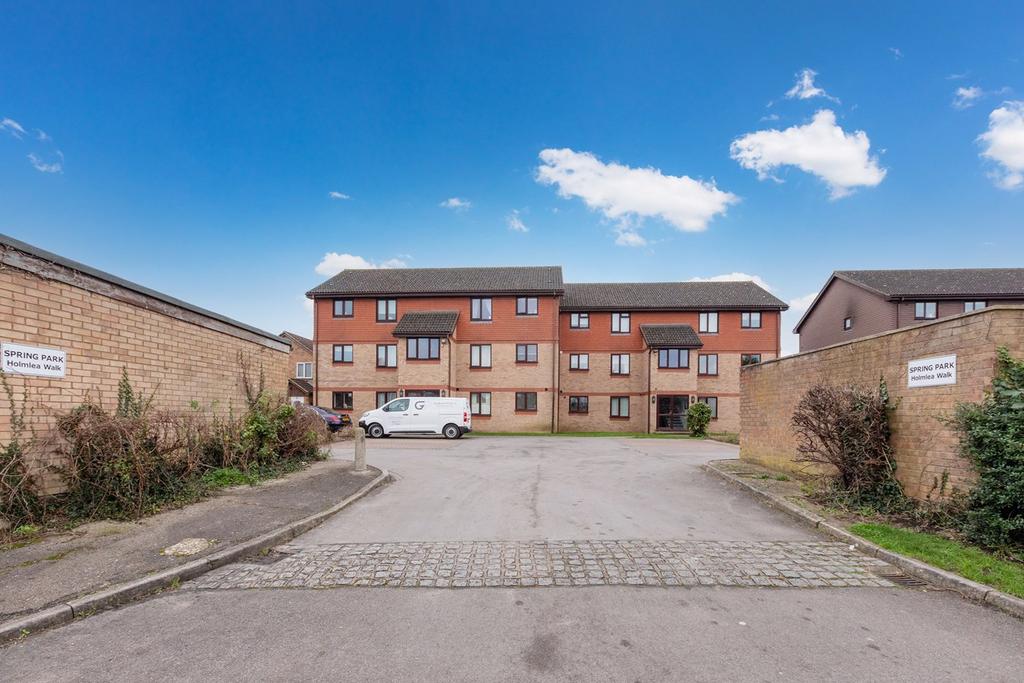 Spring Park, Holmlea Walk, Datchet SL3 2 bed apartment for sale £285,000