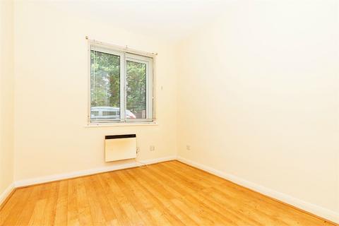 undefined, Spring Park, Holmlea Walk, Datchet SL3