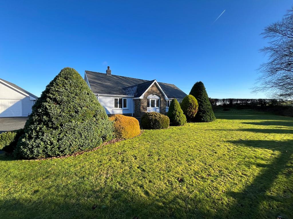Bwlchygroes, Llandysul, SA44 3 bed detached bungalow for sale £329,950