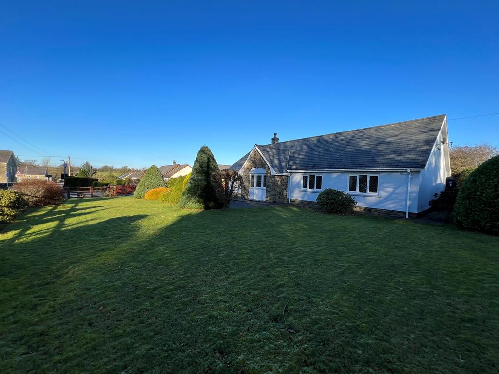 Bwlchygroes, Llandysul, SA44 3 bed detached bungalow for sale £329,950