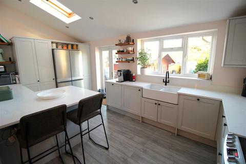 109 Meadowview Road, Epsom, KT19 9TT
