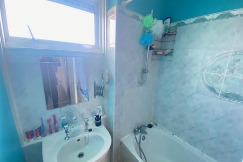2 bedroom maisonette for sale, Beale Close, London N13
