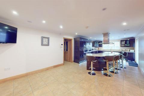 4 bedroom detached house for sale, Turnpike Road, Red Lodge