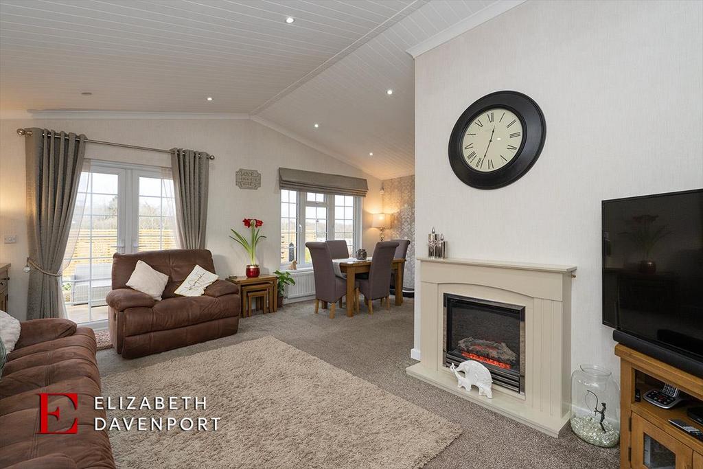 Red Lane, Burton Green, Kenilworth 2 bed park home for sale £260,000