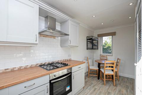 2 bedroom apartment for sale, Westview Drive, Woodford Green IG8