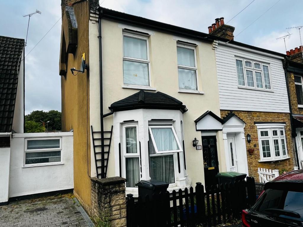 Smeaton Road, Woodford Green IG8 3 bed end of terrace house for sale