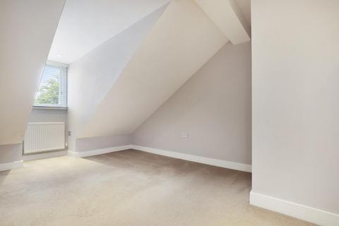 2 bedroom flat for sale, Epping New Road, Buckhurst Hill IG9