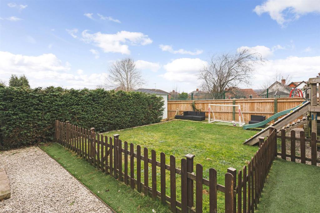 62148 18 Hales Close Cheltenham  (21) low.jpg