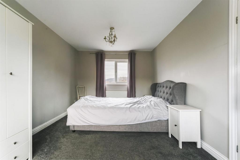 62148 18 Hales Close Cheltenham  (17) low.jpg