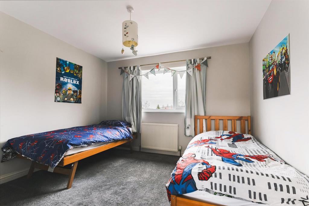 62148 18 Hales Close Cheltenham  (15) low.jpg