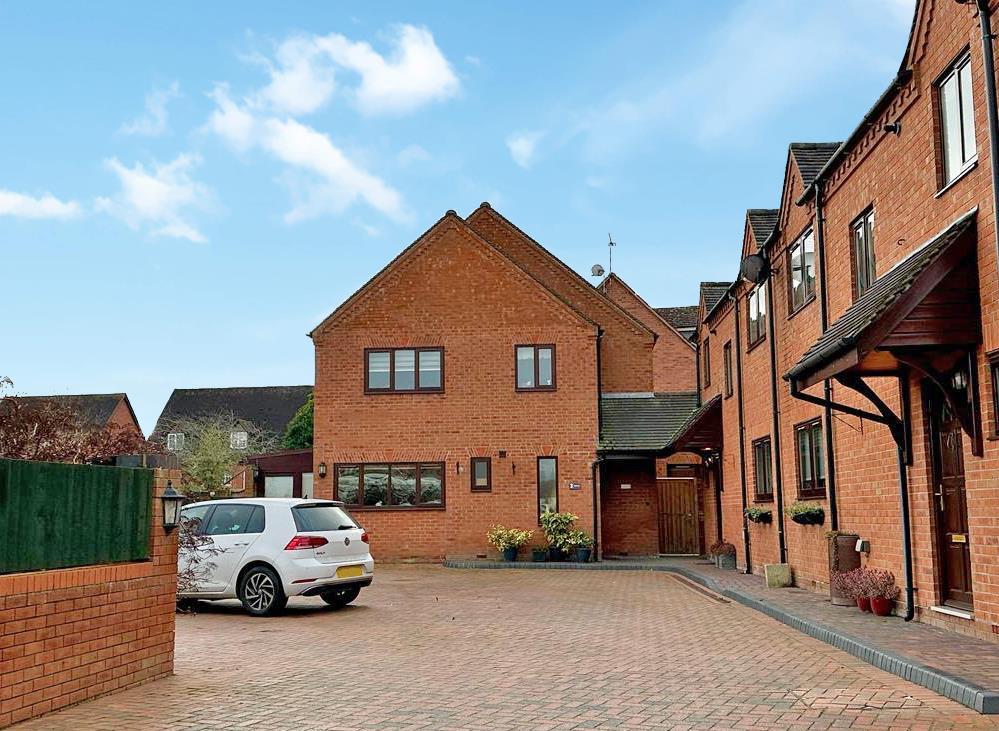 Front &amp; Courtyard