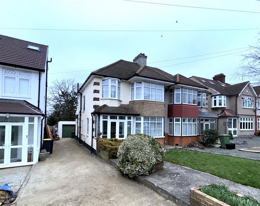Goodhart Way, West Wickham 3 bed semidetached house for sale £675,000