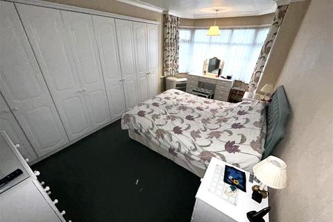 3 bedroom semi-detached house for sale, Goodhart Way, West Wickham