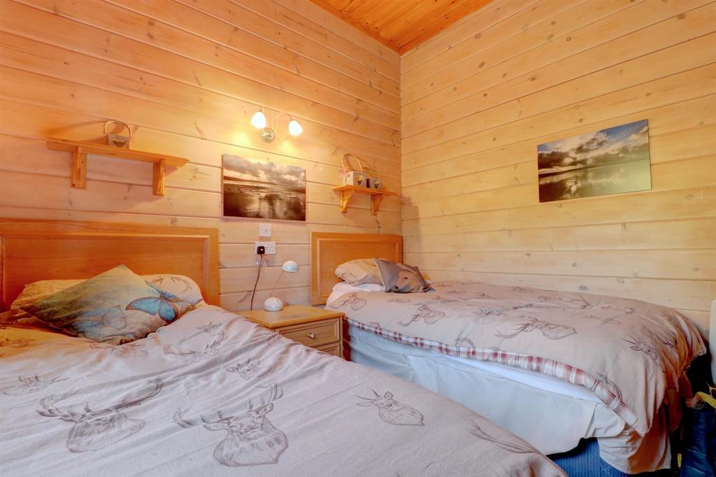 Bedroom 2 .2.jpg
