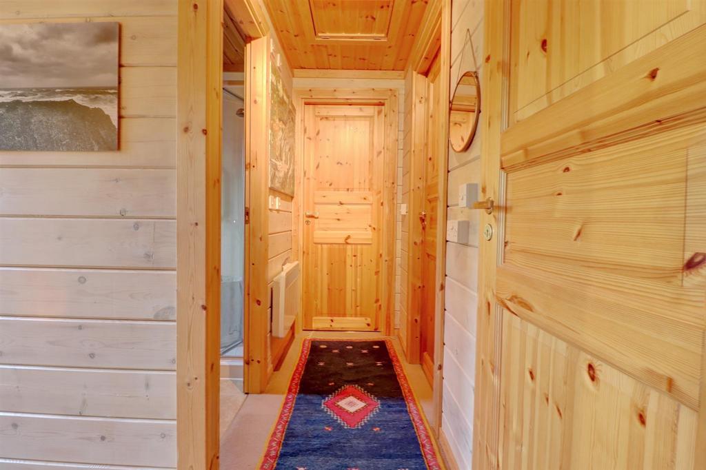 Hallway.jpg