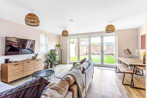 3 bedroom end of terrace house for sale - Sturts Lane, Walton on the Hill, Tadworth, KT20