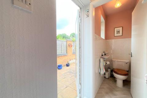 69 Foxes Way, Warwick, CV34 6AY