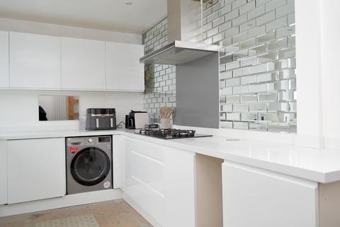 6 Halsey Close, Chadderton, Oldham, OL9 8DU