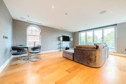 3 bedroom apartment to rent, Cockfosters Road, Hadley Wood