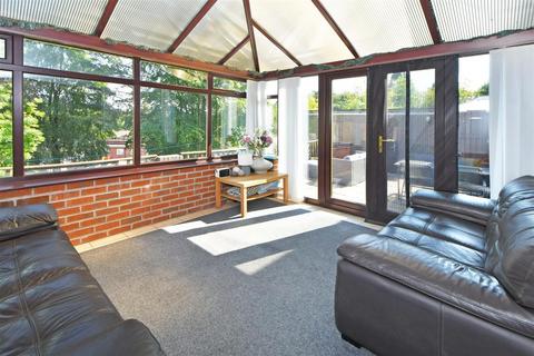 6 Ashenhurst Way, Leek, ST13 5SB