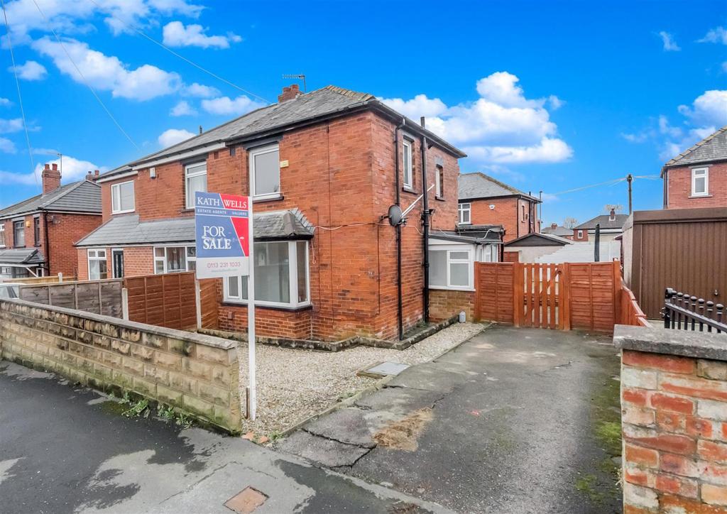 Kirkdale Mount, Wortley, Leeds 2 bed semidetached house for sale £