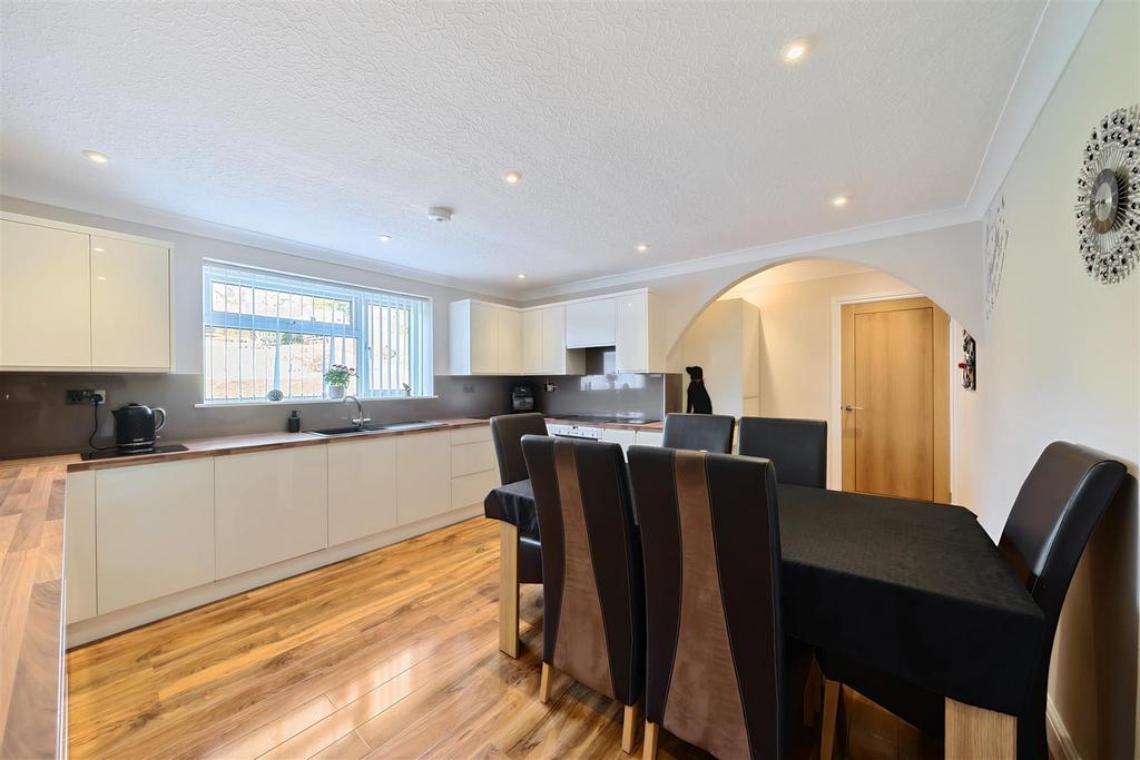 Kitchen / dining room