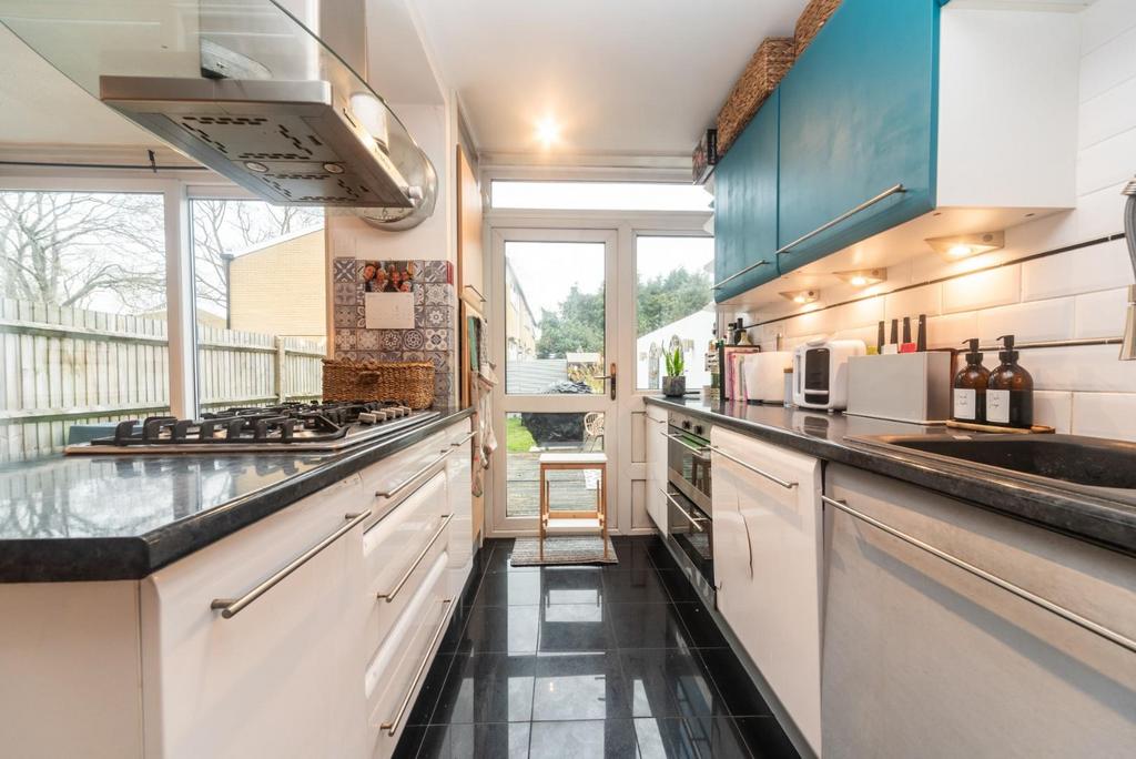 Weymede, West Byfleet KT14 3 bed terraced house for sale £425,000