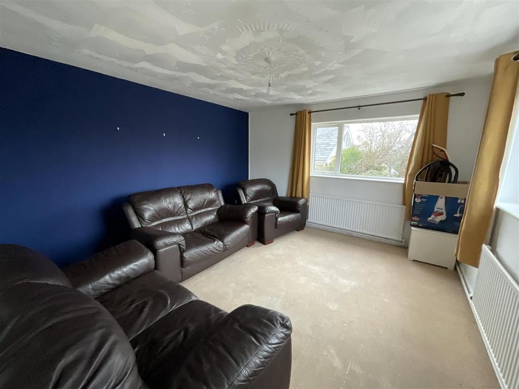 Gors Goch Road, Lower Brynamman, Ammanford 3 bed detached bungalow for