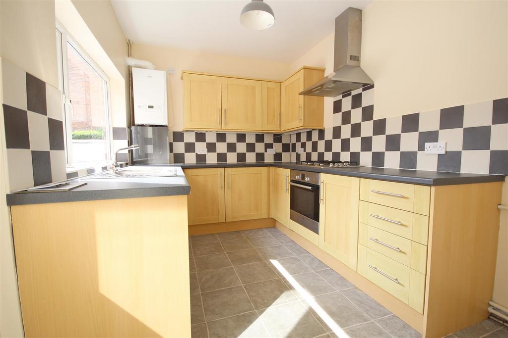 St Nicholas Road, Beverley 2 bed house £725 pcm (£167 pw)