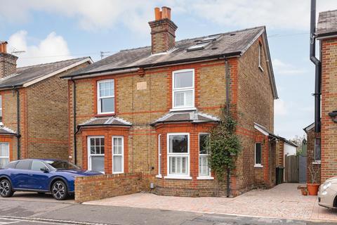 118 Miles Road, Epsom, KT19 9AB