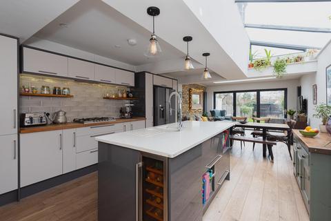 118 Miles Road, Epsom, KT19 9AB
