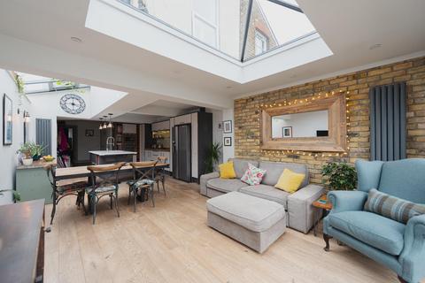 118 Miles Road, Epsom, KT19 9AB