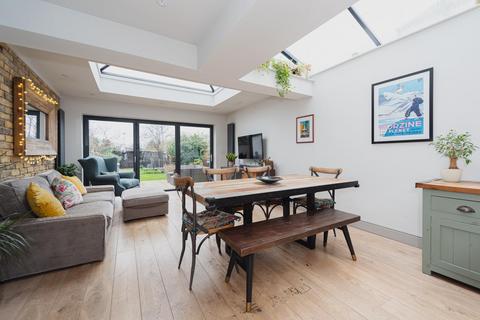 118 Miles Road, Epsom, KT19 9AB