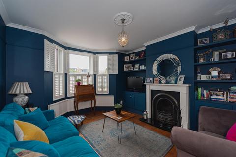 118 Miles Road, Epsom, KT19 9AB