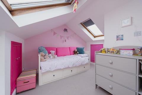 118 Miles Road, Epsom, KT19 9AB