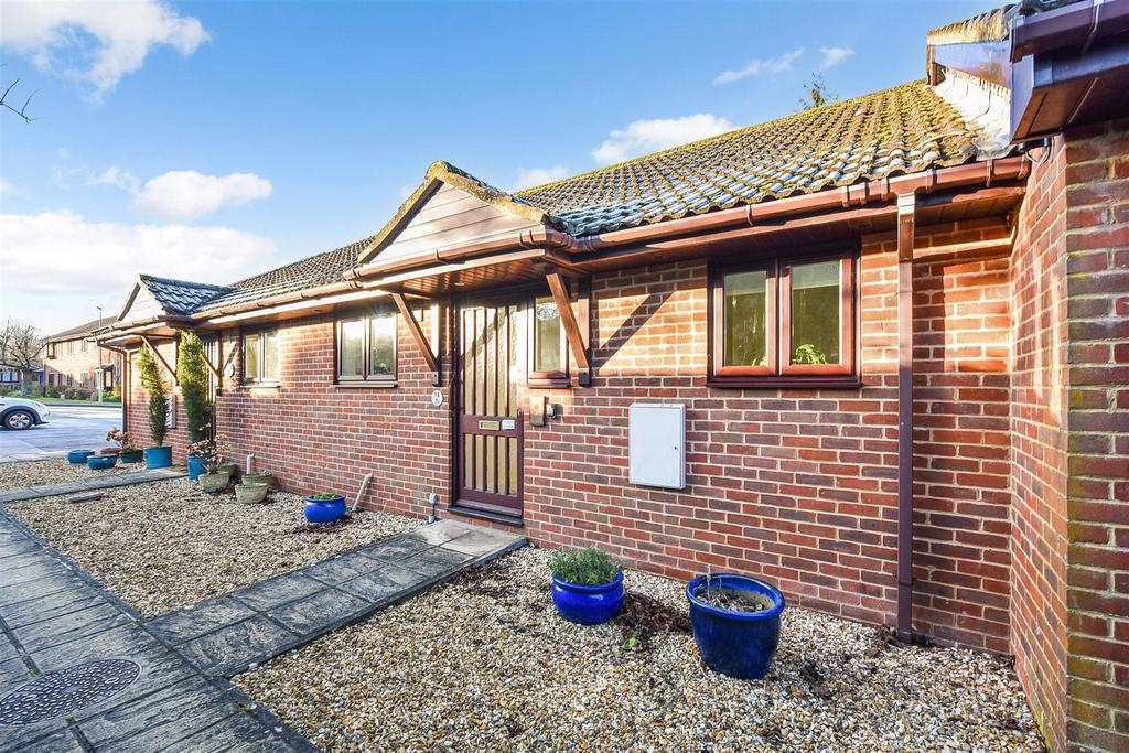 Winchester Road, Andover 2 bed bungalow for sale £240,000