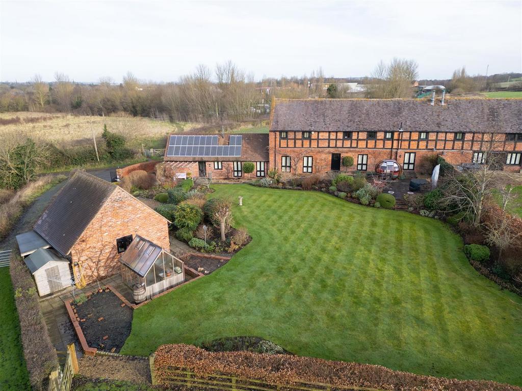 2 Pulley Hall Barns, Bayston Hill, Shrewsbury SY3 0AL 5 bed barn