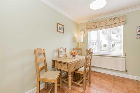 29 Birch Drive, Bradwell Village, Burford, OX18 4XH
