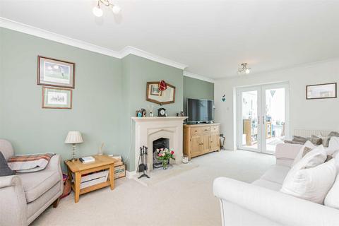 29 Birch Drive, Bradwell Village, Burford, OX18 4XH