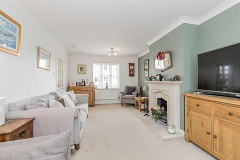 29 Birch Drive, Bradwell Village, Burford, OX18 4XH