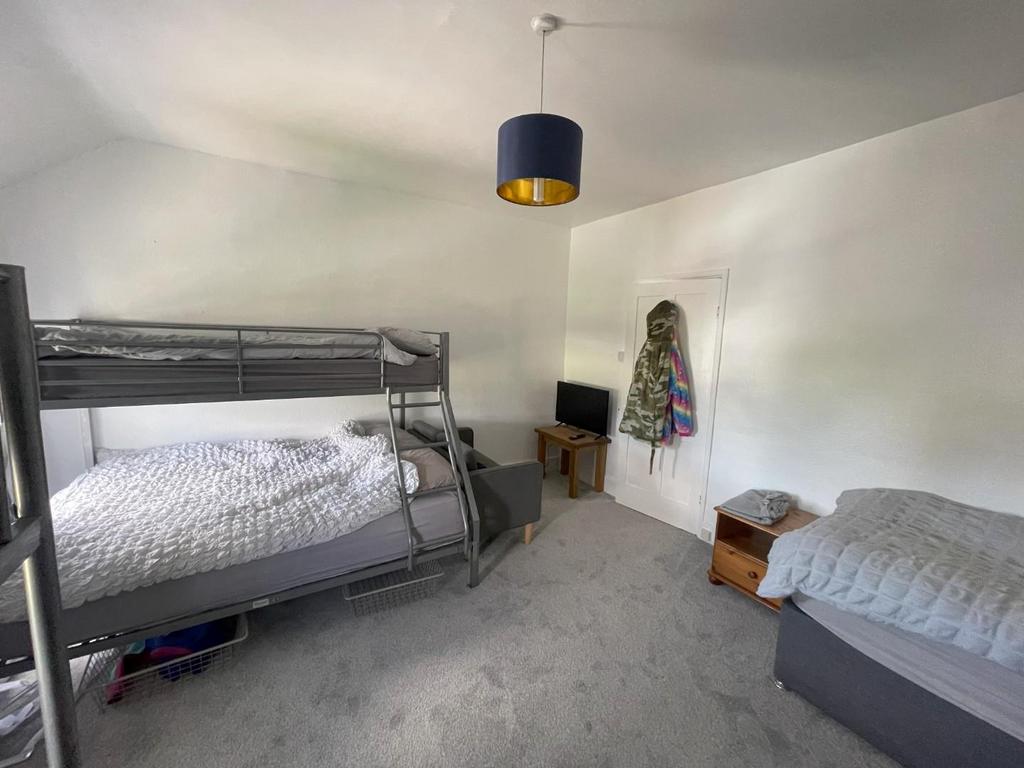 Bedroom (1).jpg