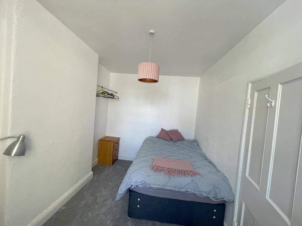 Bedroom (2).jpg