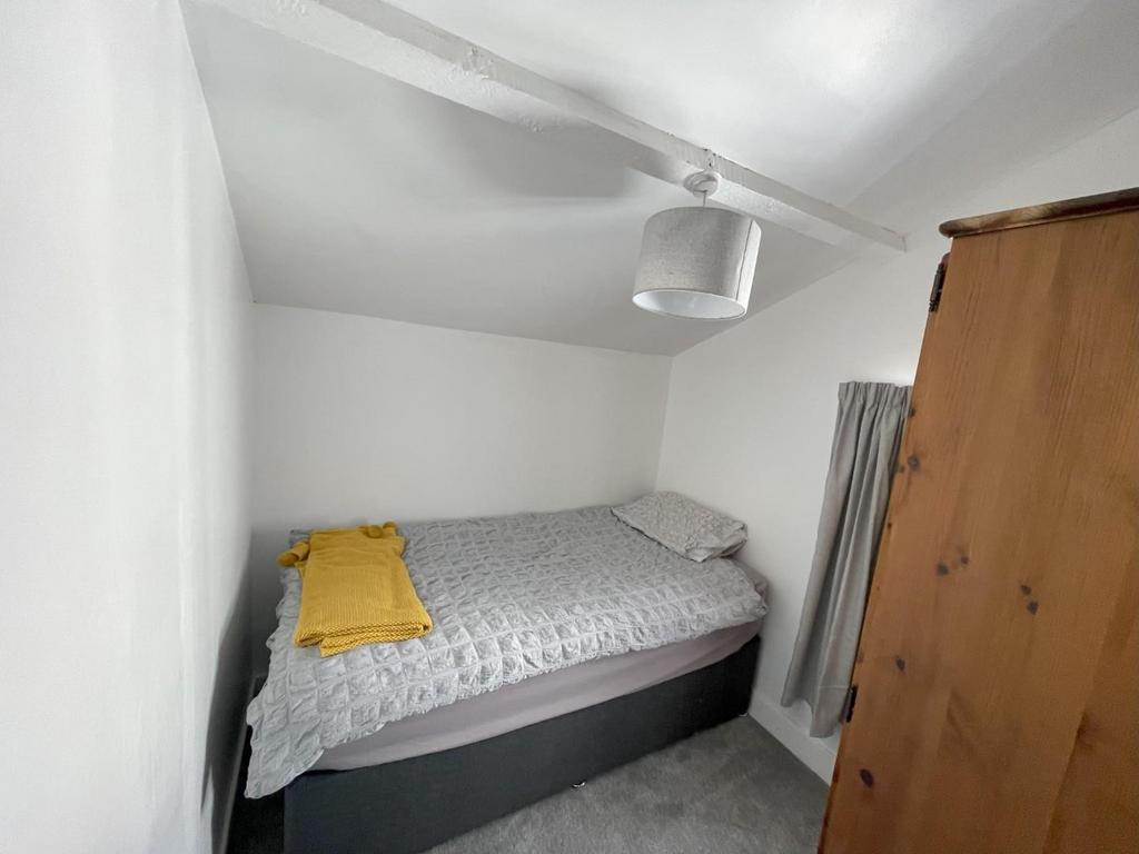 Bedroom (3).jpg