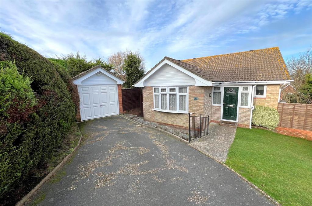 Totland Bay, Isle of Wight 2 bed detached bungalow for sale £330,000