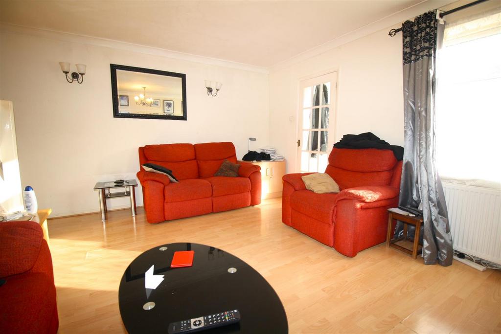 Bushy Close, Bletchley, Milton Keynes 3 bed end of terrace house for sale £250,000