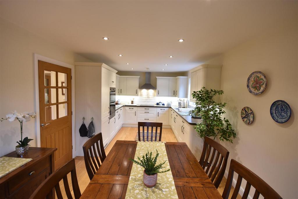 Kitchen dining room