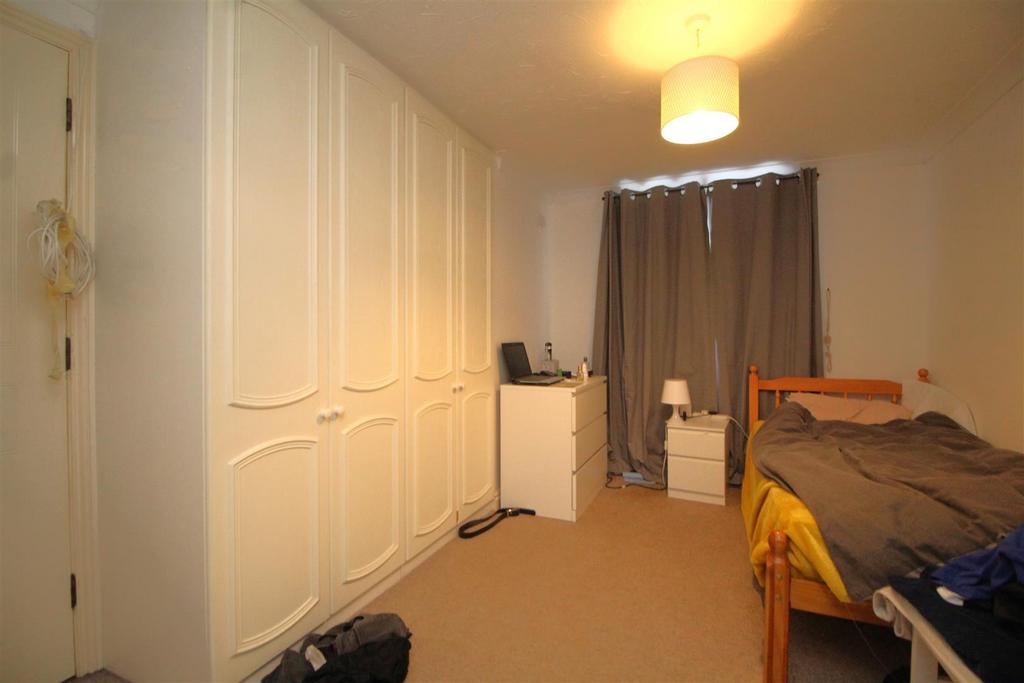 Bedroom 1 .JPG