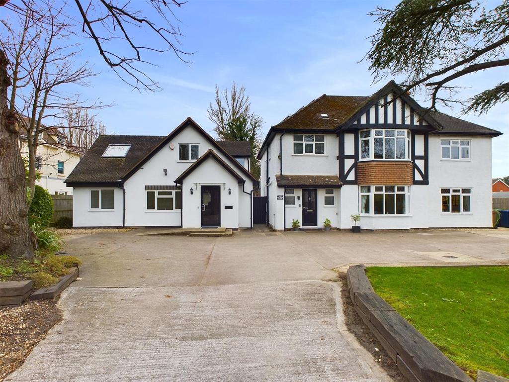 Hucclecote Road, Gloucester 4 bed detached house for sale £935,000
